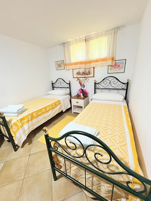 3 bedrooms, desk, iron/ironing board, free WiFi