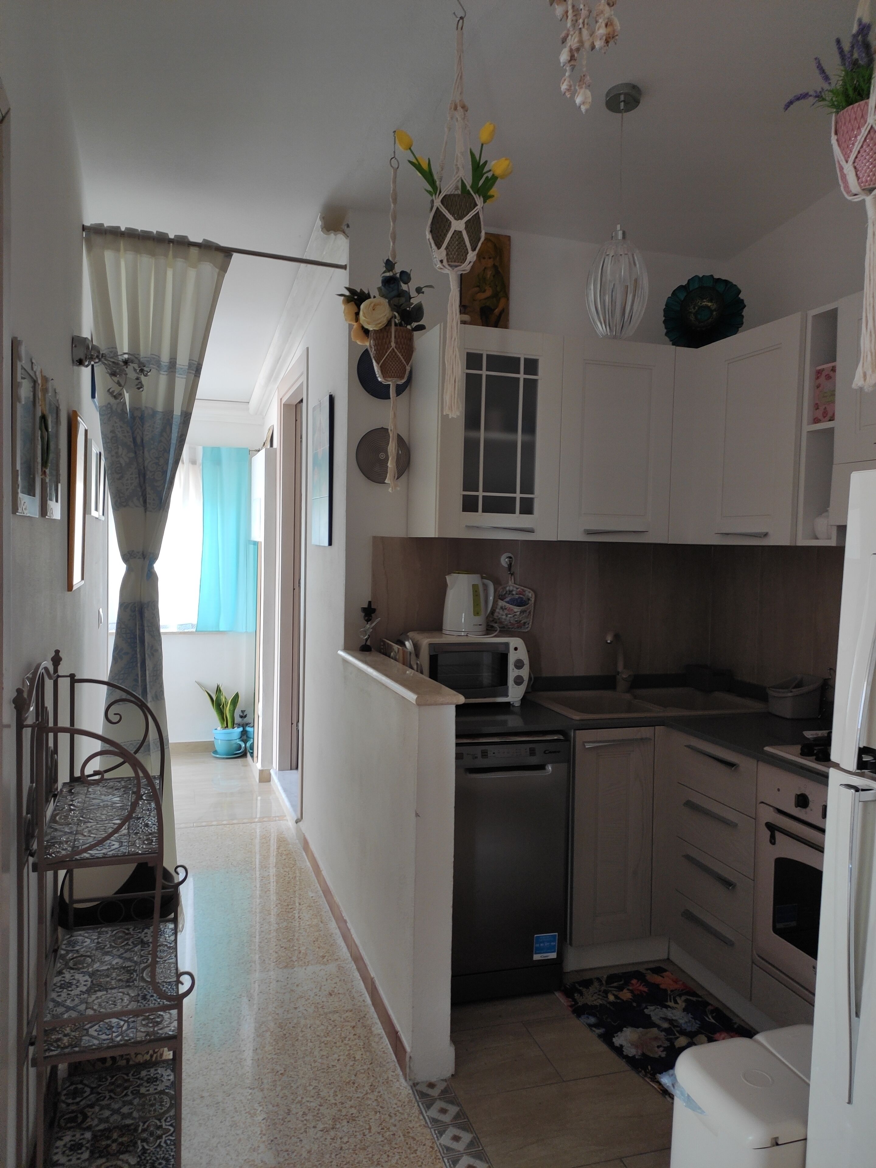 The apartment has a view of the gulf and the mountain-Wifi and air conditioning inv