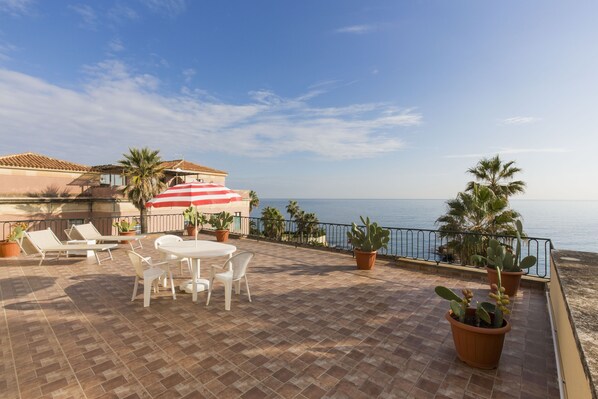 تناول الطعام بالخارج