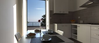 House with Big Terrace in Seaside, Syracuse - Ortigia