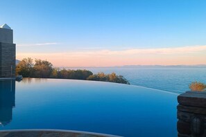 Pool - Villa Scorpio - Infinity Pool, Endless Blue Escape (LAVRIO)