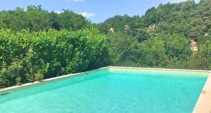 MAGNIFIQUE PROPRIETE DE 8 CHAMBRES RESTAUREE AU COEUR DU PERIGORD NOIR