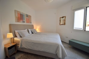 3 chambres, fer et planche à repasser, Wi-Fi, draps fournis