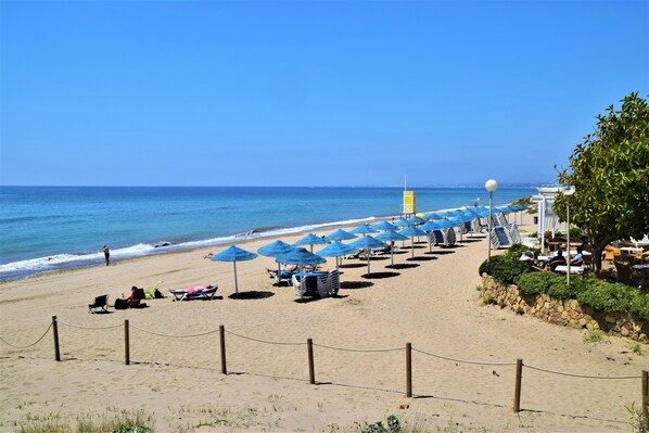 On the beach - Penthouse Los Monteros 90m2 + terrace 50m2 Sea views/Direct access to the beach. (Marbella)