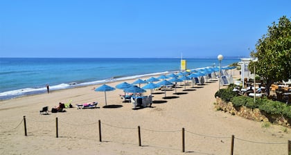 Penthouse 90 m2 + 50 m2 terassi / meri / Internet / pääsee suoraan rannalle /