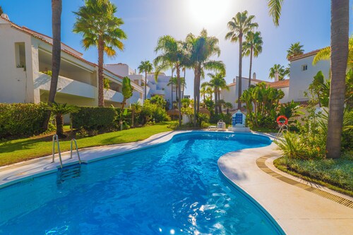 Penthouse Los Monteros 90m2 + terrace 50m2 Sea views/Direct access to the beach. 