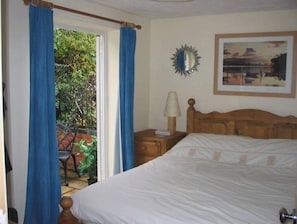 2 bedrooms, iron/ironing board, WiFi