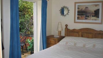 2 bedrooms, iron/ironing board, WiFi