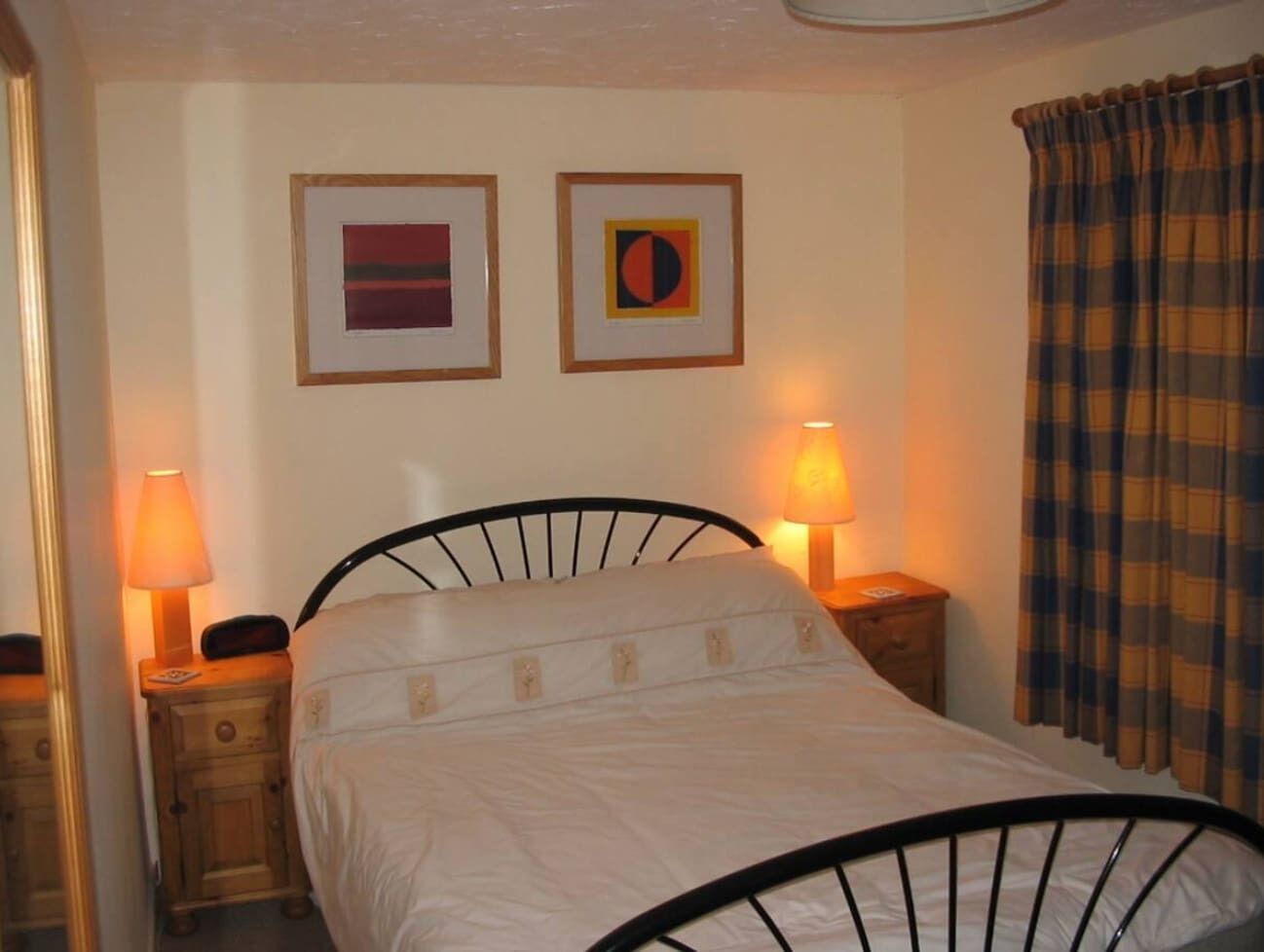 2 bedrooms, iron/ironing board, WiFi