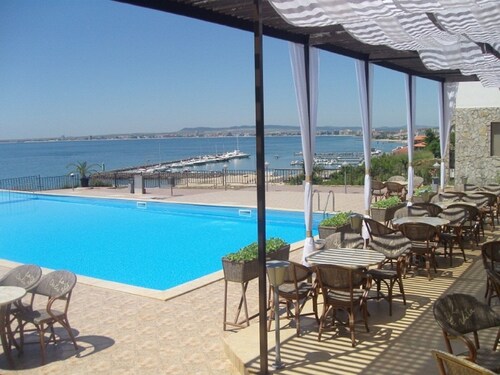 3rd Floor DOLCE VITA  apartment with panoramic sea views (Enquire for details).