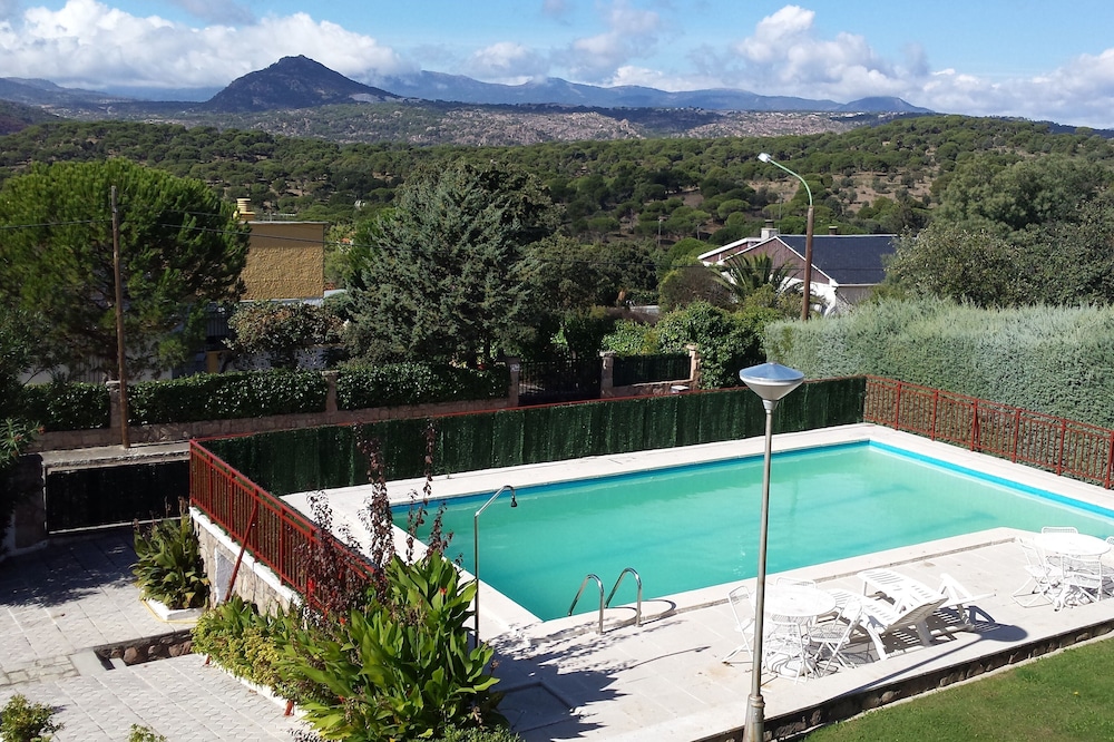 Ideal villa groups or families. POOL and GARDEN