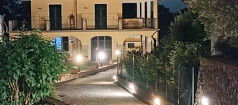 Lejlighed kun 20 minutter fra Levanto og Cinque Terre, med haven, gratis wifi internet og aircondition