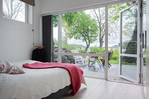 Beautiful Lake house near city center