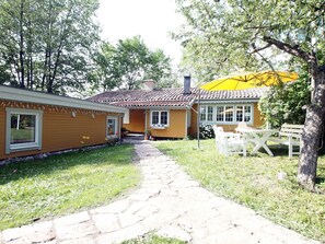 Outdoor dining - Beautiful Lake house near city center (Solna)