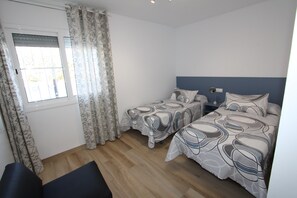 3 Schlafzimmer, Bügeleisen/Bügelbrett
