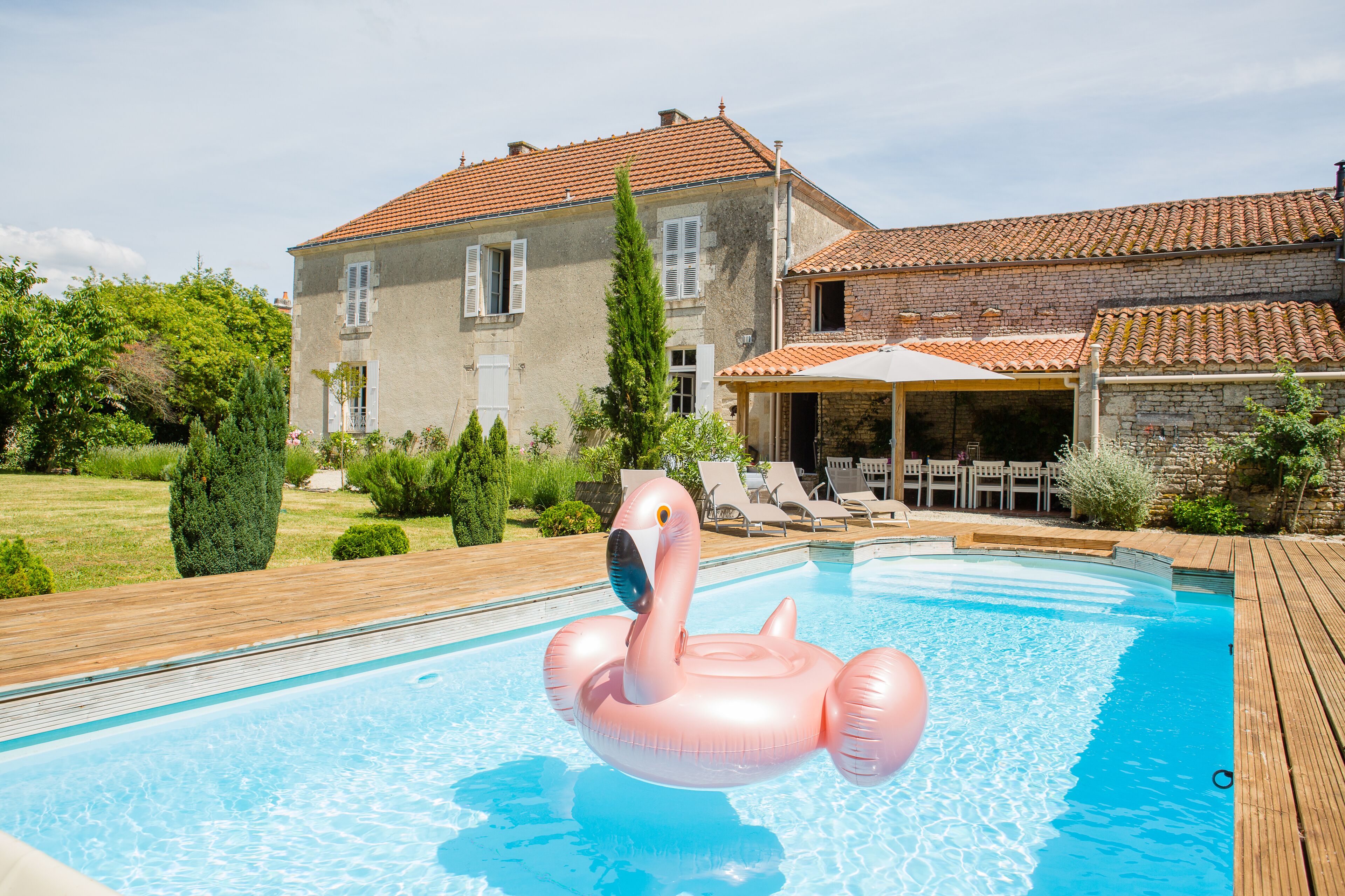 Stunning, Private, 6 Bed House, Heated Pool, Gated garden 1.5 Acres, Wifi