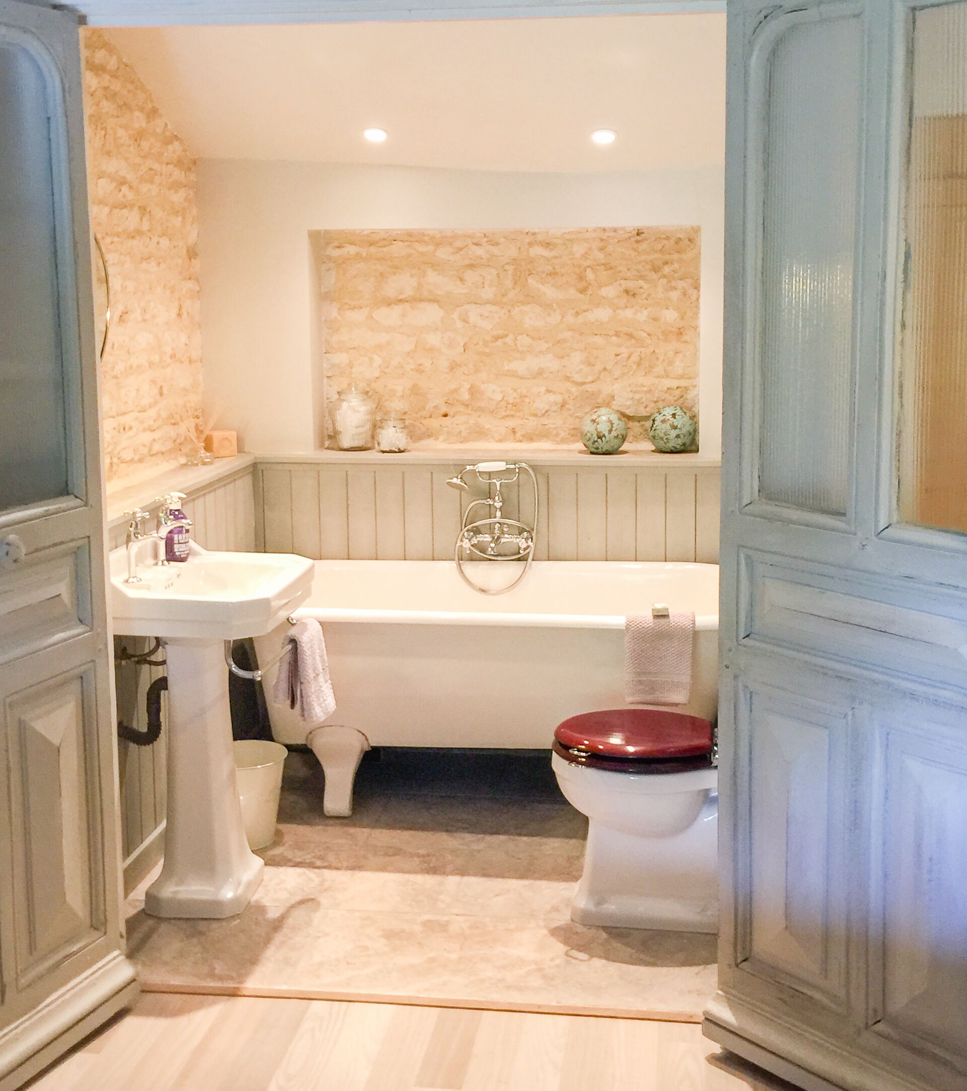 Stunning, Private, 6 Bed House, Heated Pool, Gated garden 1.5 Acres, Wifi