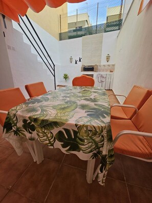 Dining - TOWNHOUSE WITH PATIOS, BBQ, FREE WIFI AND PARKING AT 5 'ON FOOT OF THE BEACH (Nerja)