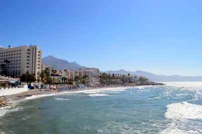 TOWNHOUSE WITH PATIOS, BBQ, FREE WIFI AND PARKING AT 5 'ON FOOT OF THE BEACH