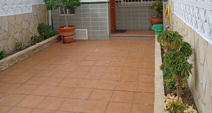 TOWNHOUSE WITH PATIOS, BBQ, FREE WIFI AND PARKING AT 5 'ON FOOT OF THE BEACH