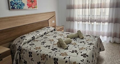 TOWNHOUSE WITH PATIOS, BBQ, FREE WIFI AND PARKING AT 5 'ON FOOT OF THE BEACH