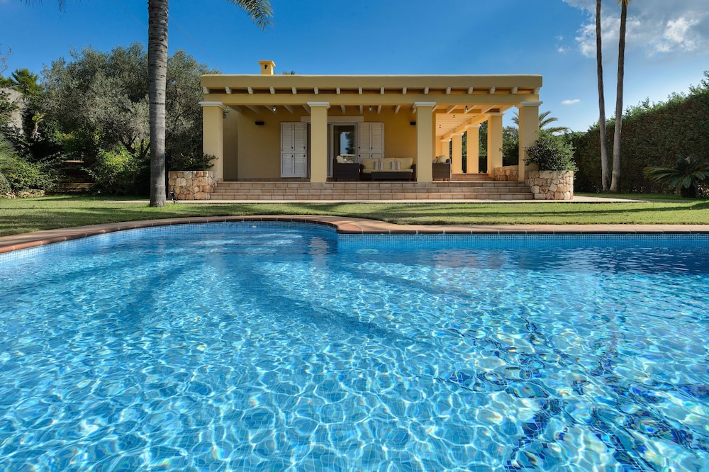 *****Villa Belvedere ***** close to airport, town & Playa den Bossa, 4 bedrooms