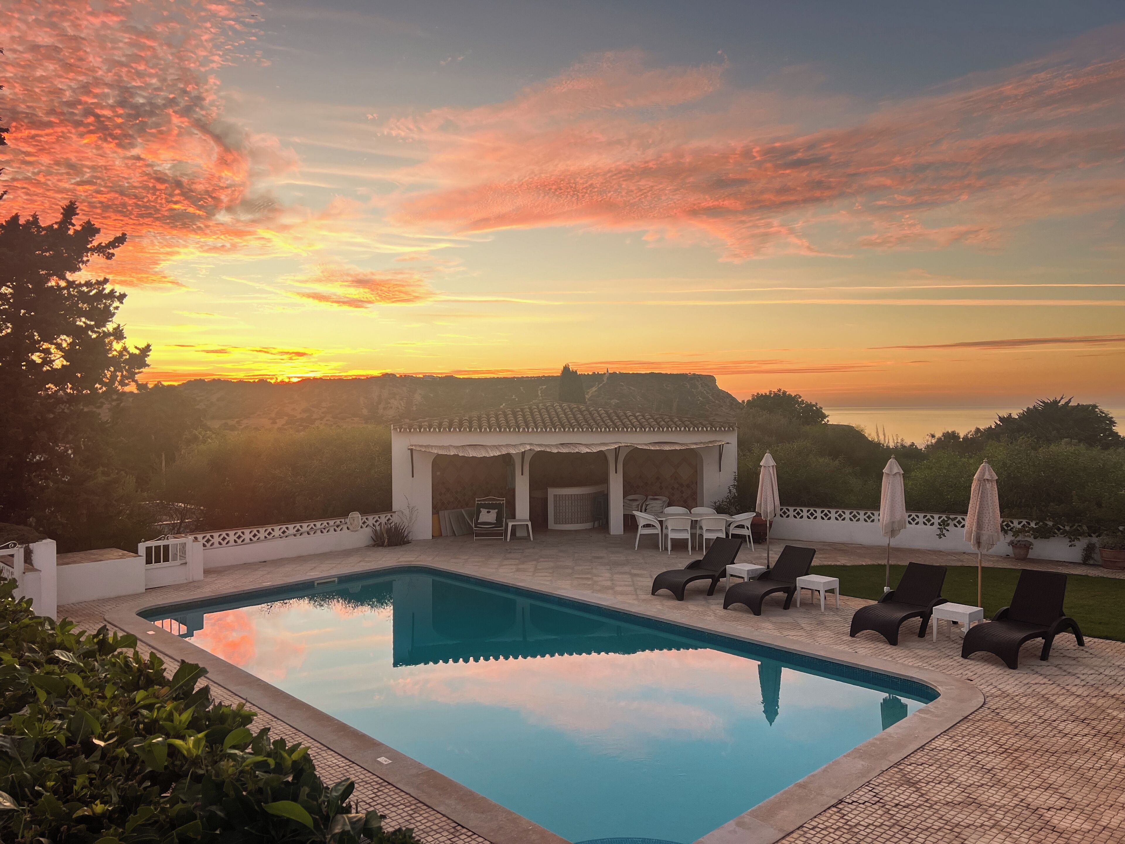 حمّام سباحة مُدفَّأ