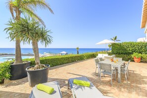 تناول الطعام بالخارج