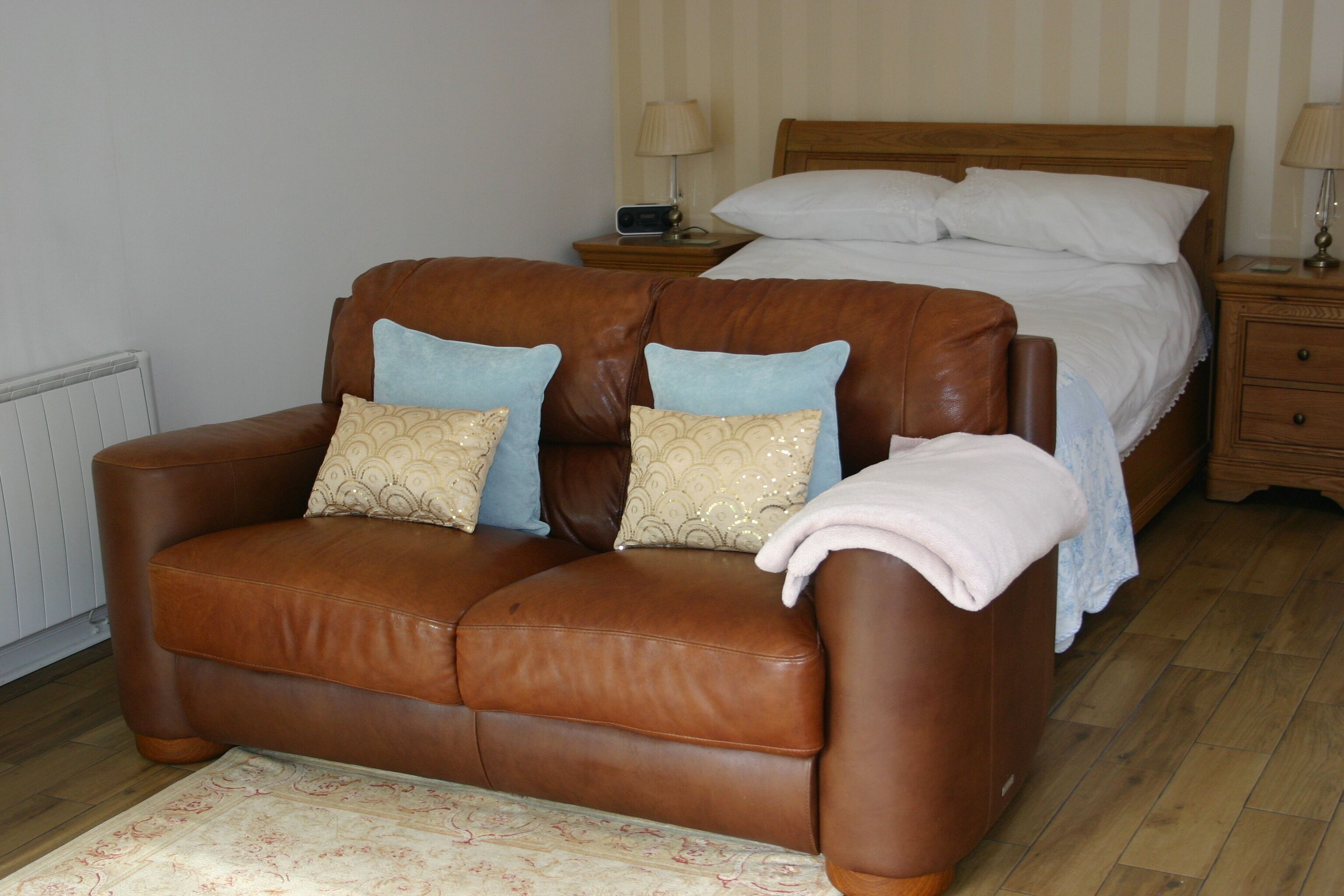 Luxury Suite for 2 with exclusive Hot Tub, robes own garden & bikes-North Wales
