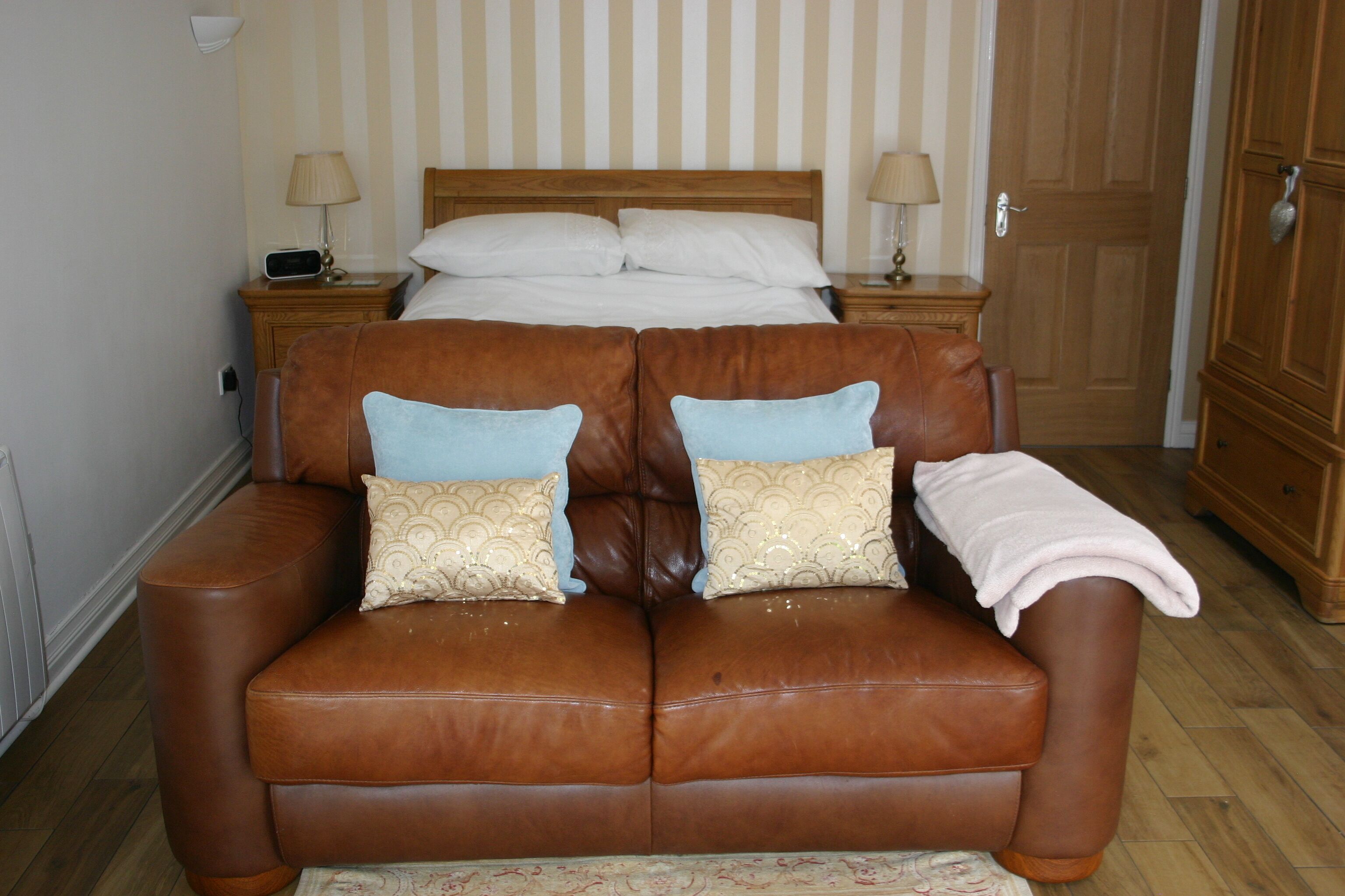 Luxury Suite for 2 with exclusive Hot Tub, robes own garden & bikes-North Wales