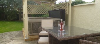 Luksus-suite til 2 med eksklusiv boblebad, klæder egen have og cykler i Nord Wales