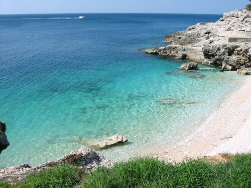 Großes neues Apartment, 2 Schlafzimmer & große Terrasse mit Blick über Bucht