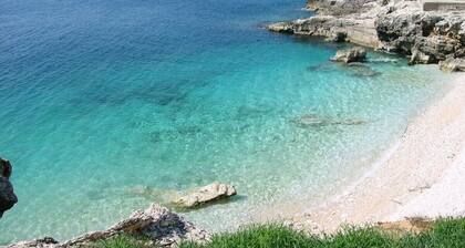 Großes neues Apartment, 2 Schlafzimmer & große Terrasse mit Blick über Bucht