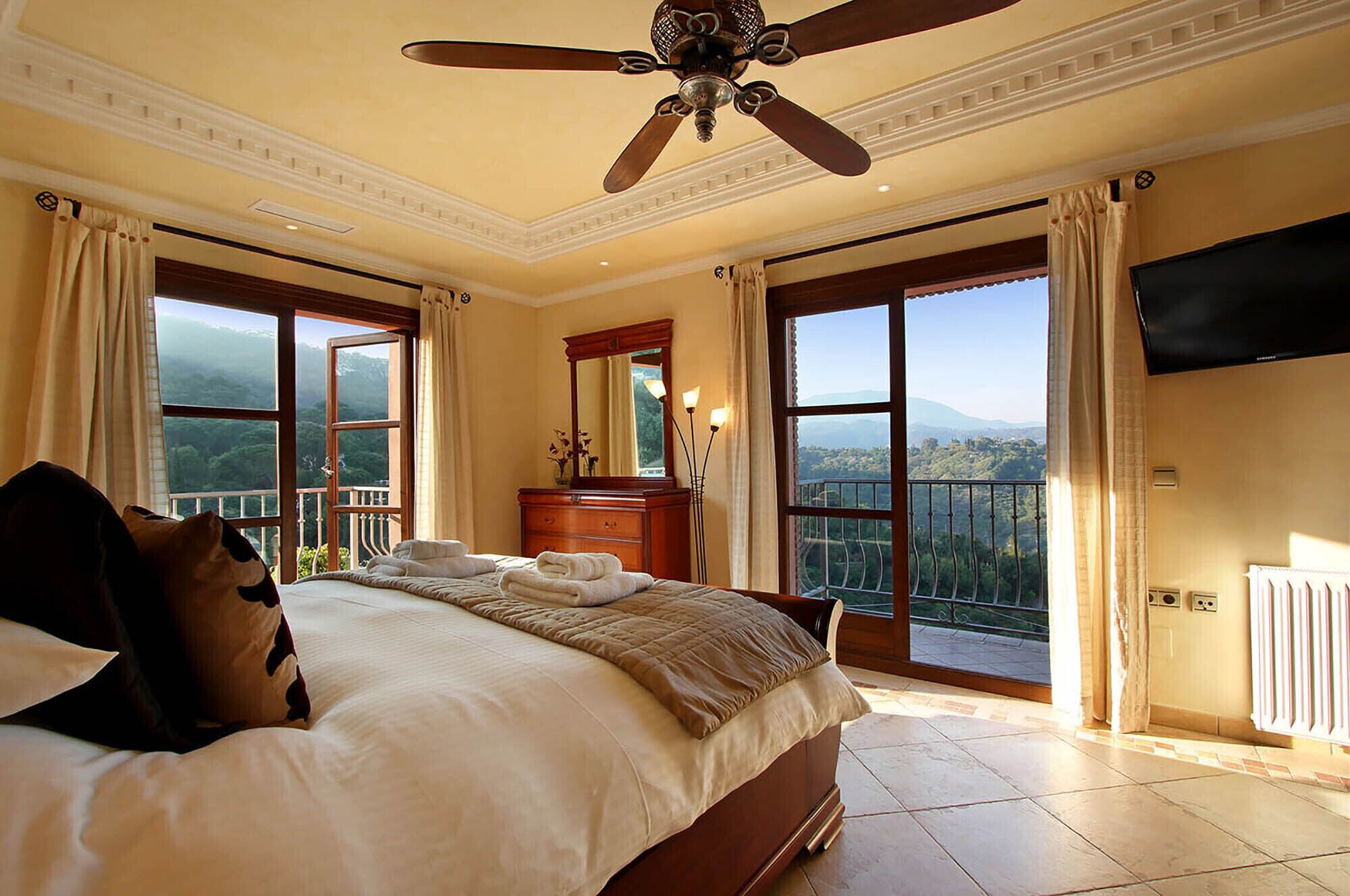 FREE €650 Daily Luxury Pack - 6/7 Bed Villa, 20m Private Pool, Panoramic Views