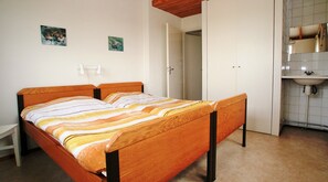 3 bedrooms, iron/ironing board, travel cot, free WiFi - Free WiFi, well-appointed spacious and comfortable home (Zoutelande)