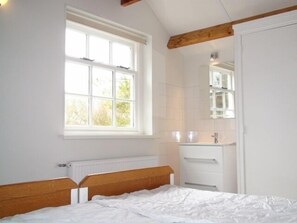 3 chambres, fer et planche à repasser, accès au Wi-Fi (inclus)