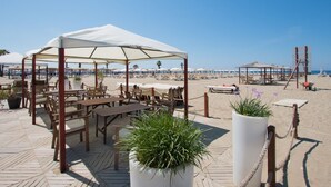 Outdoor dining - Il Borgo Mediceo: relax near the beach ! (Seravezza)