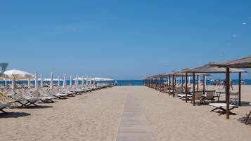 Una spiaggia nelle vicinanze