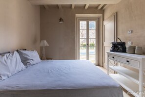 5 bedrooms, in-room safe, iron/ironing board, WiFi