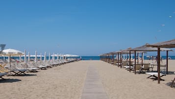 Una spiaggia nelle vicinanze