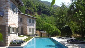 Pool - Il Borgo Mediceo: relax near the beach ! (Seravezza)