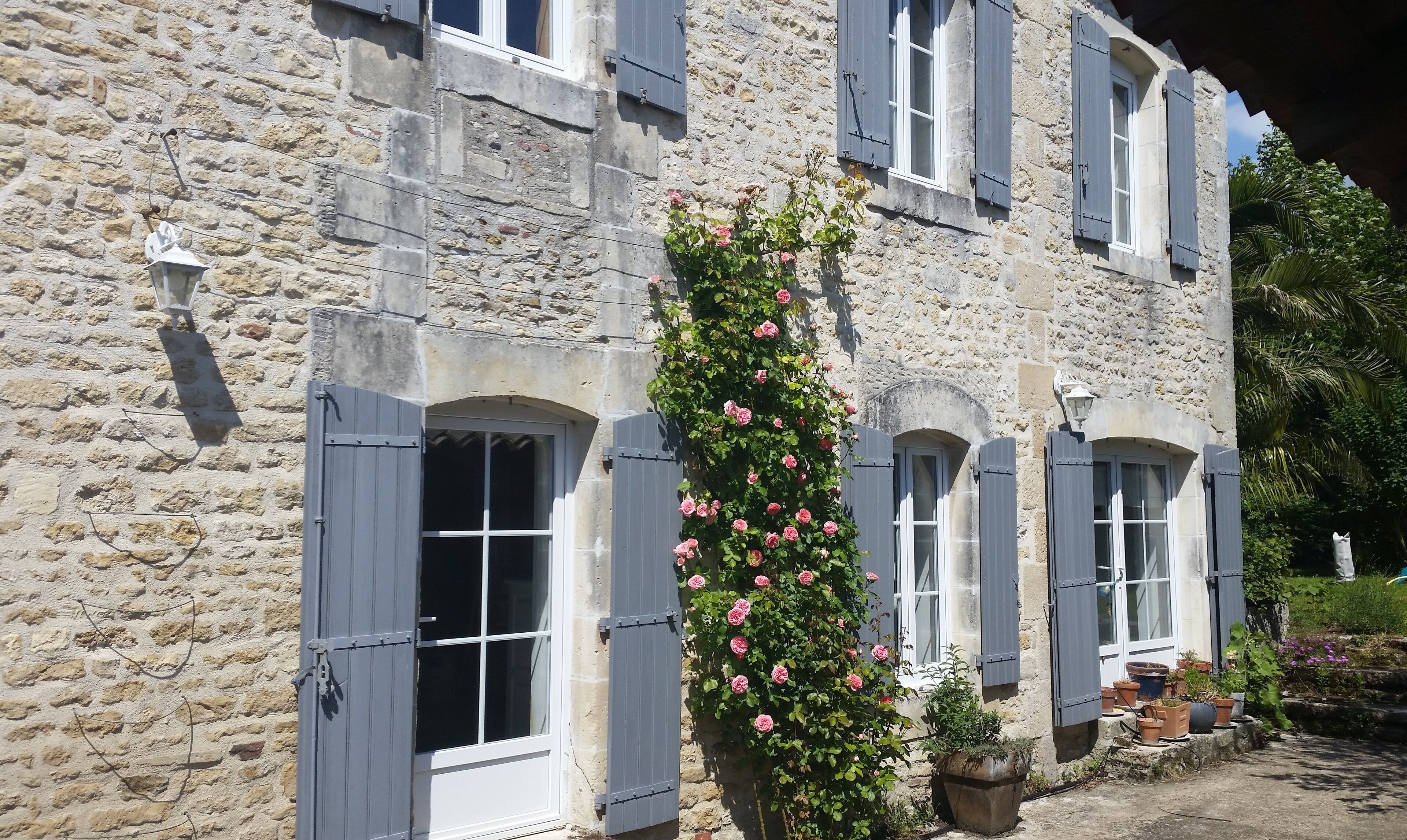 Large Charentaise house 300 M² with swimming pool, 4 bedrooms, garden, summer kitchen