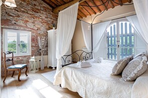 4 bedrooms, bed sheets