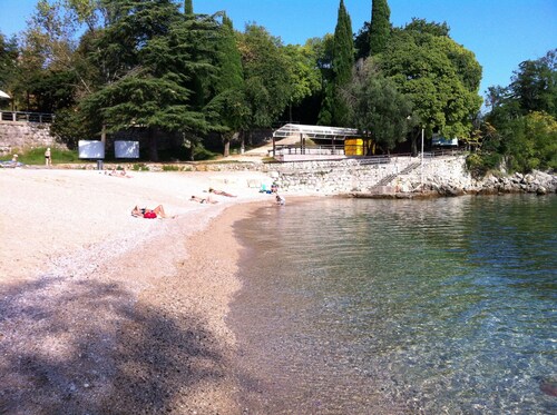 Fantastic sea view, close to bath, quiet location, modern apartment ****