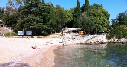 Fantastic sea view, close to bath, quiet location, modern apartment ****