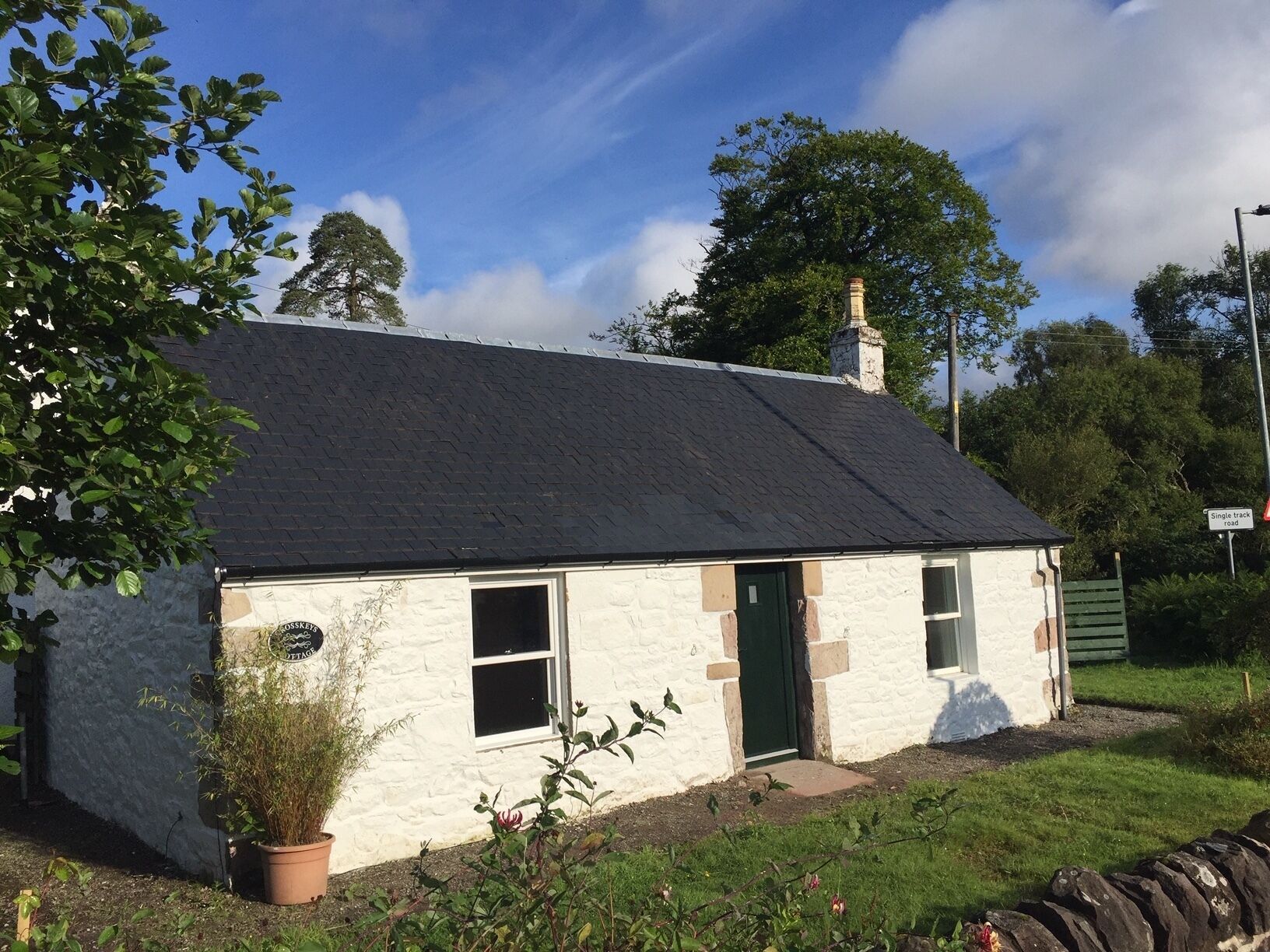 Cosy, comfortable historic cottage located in the Loch Lomond National Park