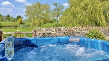 Bain à remous extérieur