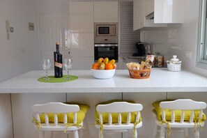 Fridge, microwave, oven, dishwasher
