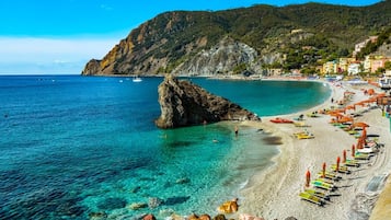 Una spiaggia nelle vicinanze