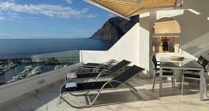 A touch of luxury enjoying a superb location and sea views